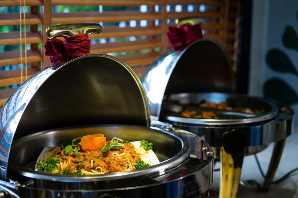 Asian Ruby Center Point Hotel & Spa Ho Chi Minh-stad Buitenkant foto