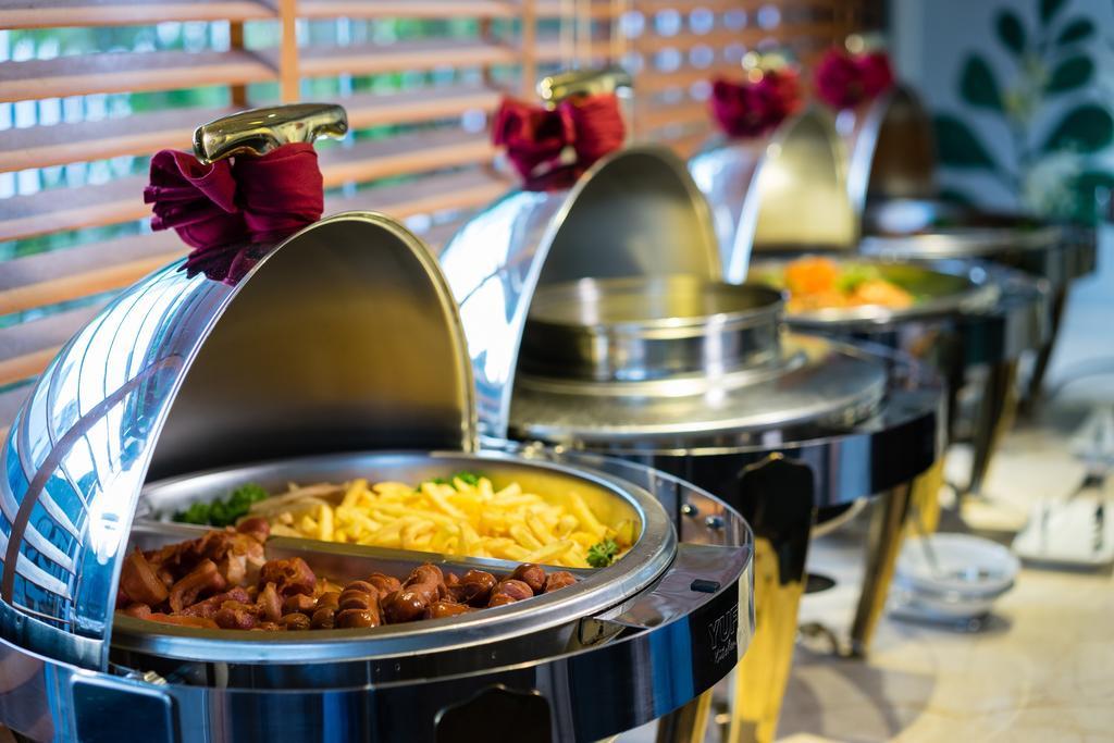 Asian Ruby Center Point Hotel & Spa Ho Chi Minh-stad Buitenkant foto